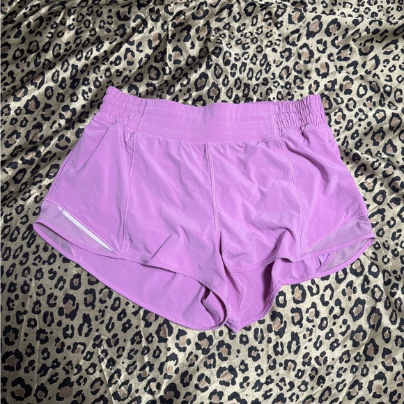 Lululemon Hotty Hot Shorts 2.5in - Size 12 - Dahlia Mauve - Picture 2 of 3